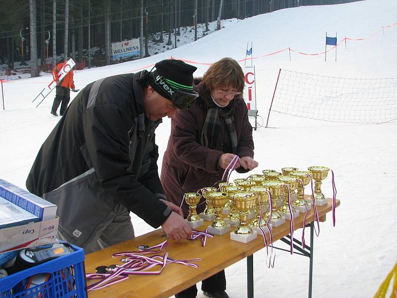 Obec Bílá pořádala v sobotu 26. února na sjezdovce za hotelem Prosper již 11. ročník závodu v obřím slalomu. Akce se jmenovala Bílanská valaška.