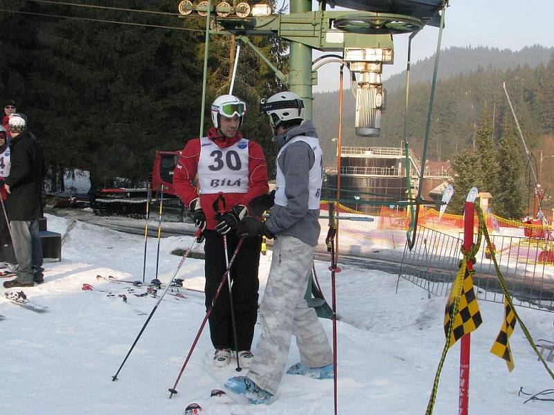 Obec Bílá pořádala v sobotu 26. února na sjezdovce za hotelem Prosper již 11. ročník závodu v obřím slalomu. Akce se jmenovala Bílanská valaška.