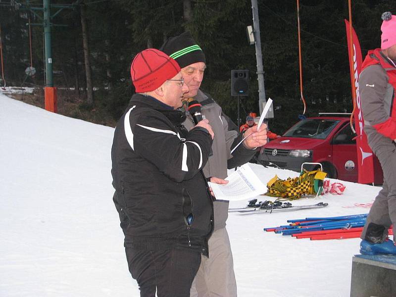 Obec Bílá pořádala v sobotu 26. února na sjezdovce za hotelem Prosper již 11. ročník závodu v obřím slalomu. Akce se jmenovala Bílanská valaška.