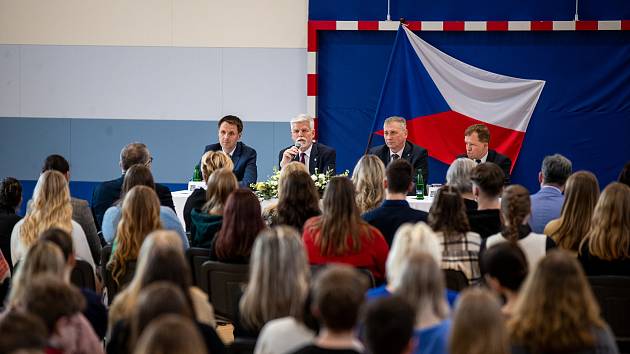 Návštěva prezidenta Petra Pavla v Moravskoslezském kraji, 28. března 2023, Frýdek-Místek. Návštěva Gymnázia Petra Bezruče a setkání se studenty.