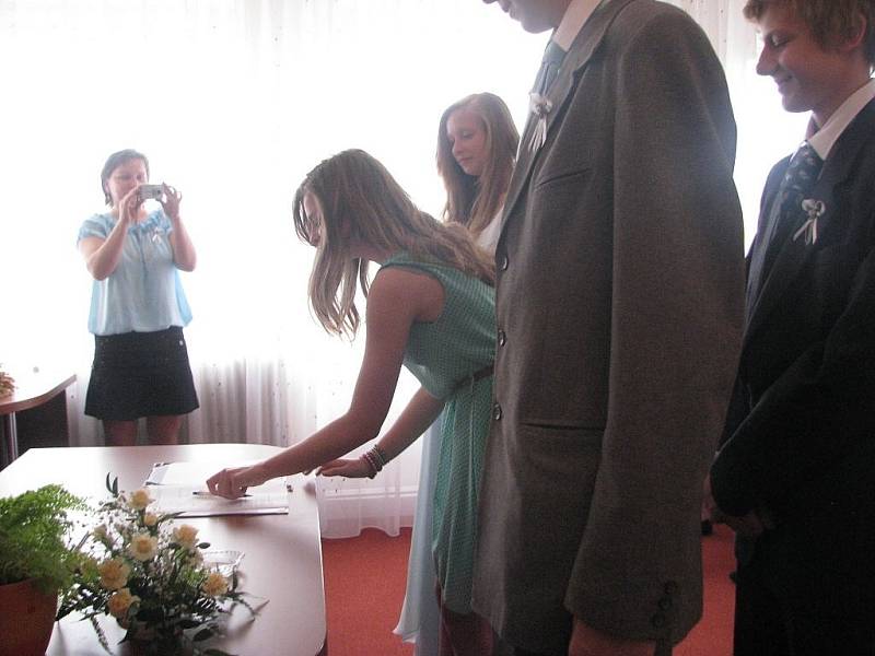 V budově Obecního úřadu v Palkovicích se v úterý 30. dubna konala zajímavá svatba.