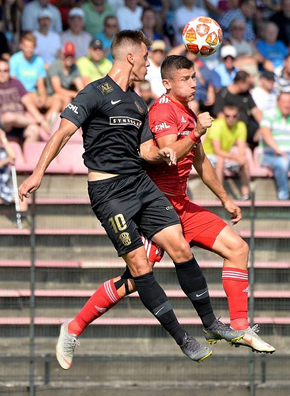 Třinečtí fotbalisté (v červeném) remizovali s Brnem 1:1.