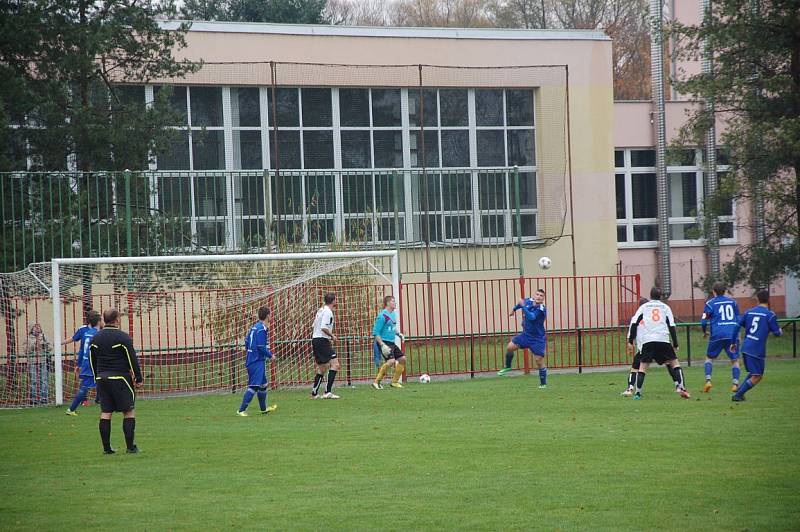 Závěr podzimu fotbalstům Dobratic nevyšel. Nováček I. A třídy prohrál na hřišti albrechtického Baníku 1:4. 