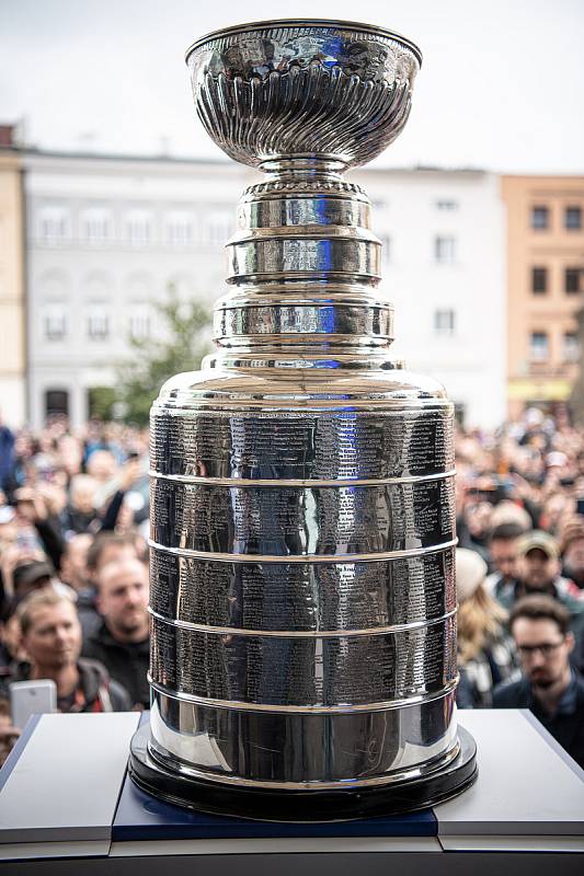 Hokejista týmu zámořské NHL Tampa Bay Lightning Ondřej Palát přivezl do rodného Frýdku-Místku Stanleyův pohár, 1. září 2021.