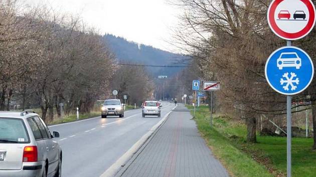 Na to, jak řidiči dodržují danou povinnost, dohlíží také policie. Hříšníky, kteří nesplňují podmínky ke zdolání daného úseku, vrací zpět. V případě porušení pravidel mohou také udělit pokutu dva tisíce korun a odejmout dva trestné body.