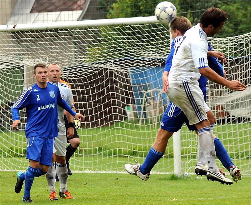 Divizní fotbalisté si na úvod sezony připsali velice cenné vítězství, když na domácím trávníku zdolali díky trefě útočníka Vokouna silný celek Petrovic.