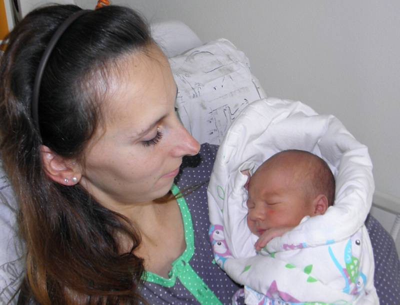 Druhorozený syn Oskar se narodil 28. října mamince Veronice Hoffmannové ze Staříče. Po porodu dítě vážilo 3540 g a měřilo 50 cm. Bráška Tom se na miminko těší. 