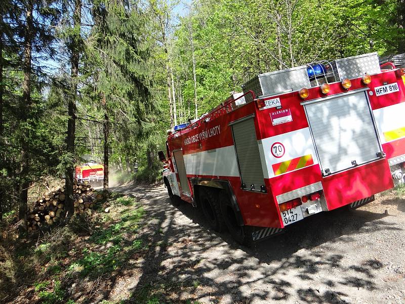 Praktická část Výcviku hašení lesních požárů v projektu EU Bezpečné pohraničí.