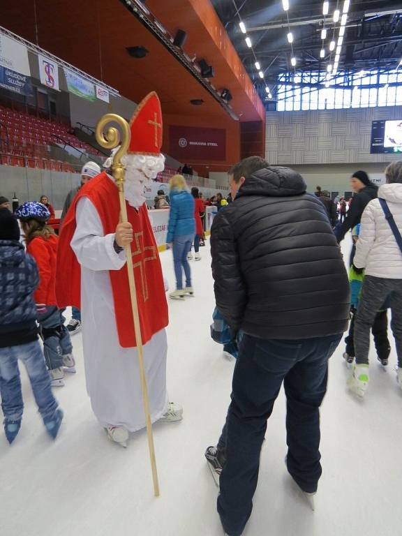 Akce s názvem Mikuláš na ledě se o víkendu konala v hale Polárka ve Frýdku-Místku.