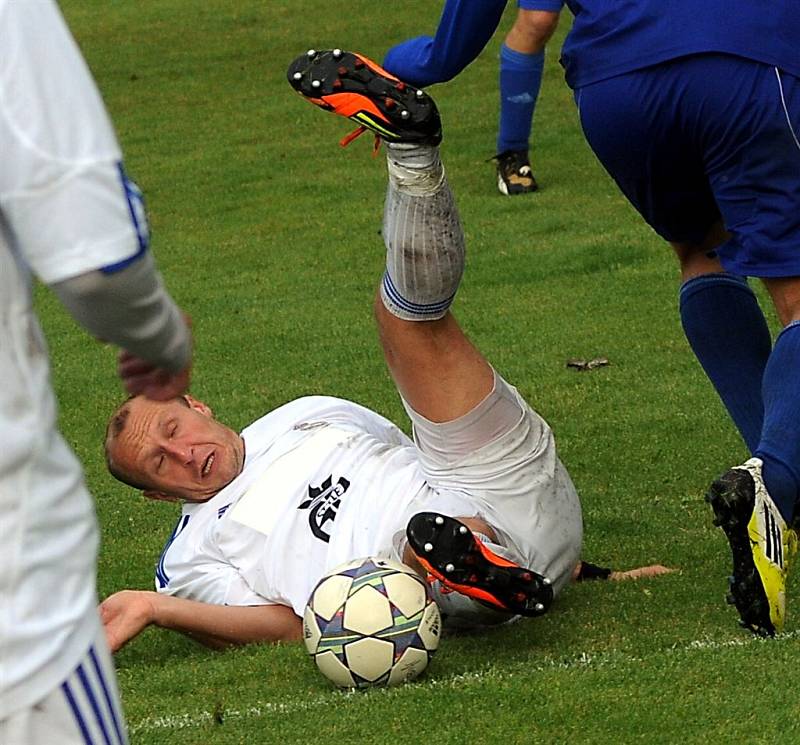 Divizní fotbalisté si na úvod sezony připsali velice cenné vítězství, když na domácím trávníku zdolali díky trefě útočníka Vokouna silný celek Petrovic.