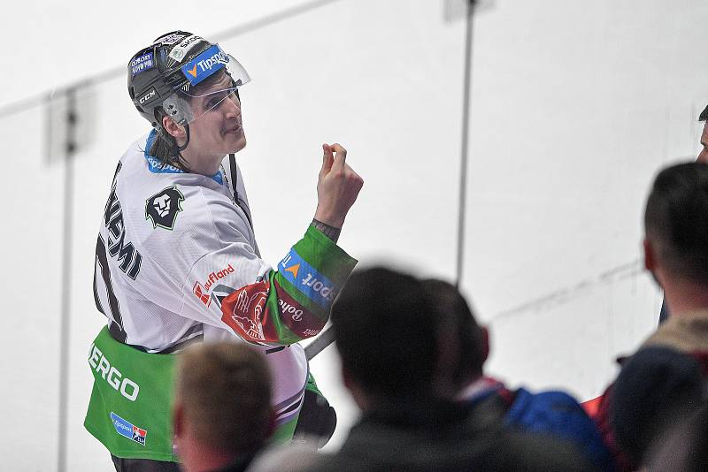 Semifinále play off hokejové extraligy - 2. zápas: HC Oceláři Třinec - BK Mladá Boleslav, 4. dubna 2022 v Třinci. Alex Lintuniemi z Mladé Boleslavi.