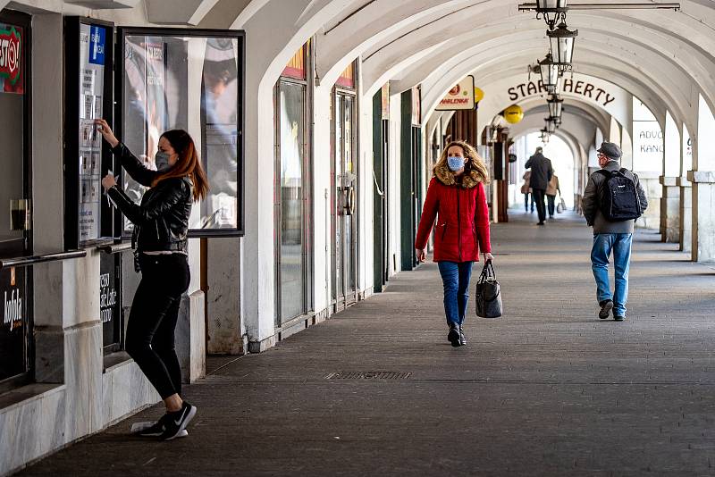 Frýdek-Místek v celostátní karanténě (místeckém náměstí Svobody), 24. března 2020. Vláda ČR vyhlásila dne 15.3.2020 celostátní karanténu kvůli zamezení šíření novému koronavirové onemocnění (COVID-19).