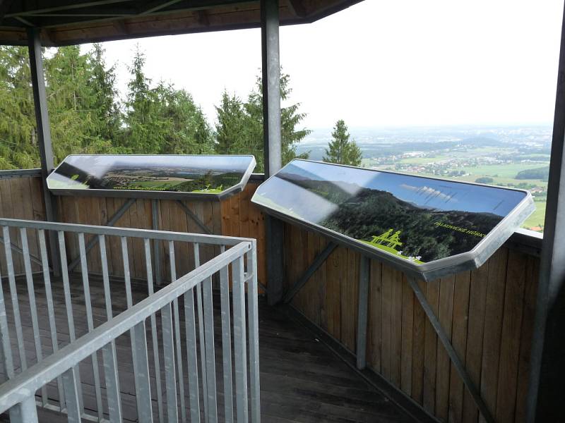 Na plošině rozhledny Panorama v Chlebovicích se mohou návštěvníci nově setkat také s panoramatickou mapou. Foto: 