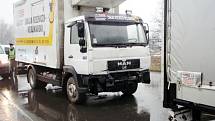 Srážka tří kamionů a čtyř vozidel na hlavním tahu mezi Třincem a Jablunkovem v Bystřici nad Olší si vyžádala čtyři zraněné.