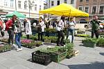 Beskydské farmářské trhy na místeckém náměstí byly letošní první, následovat bude třináct čtvrtečních a čtyři sobotní.