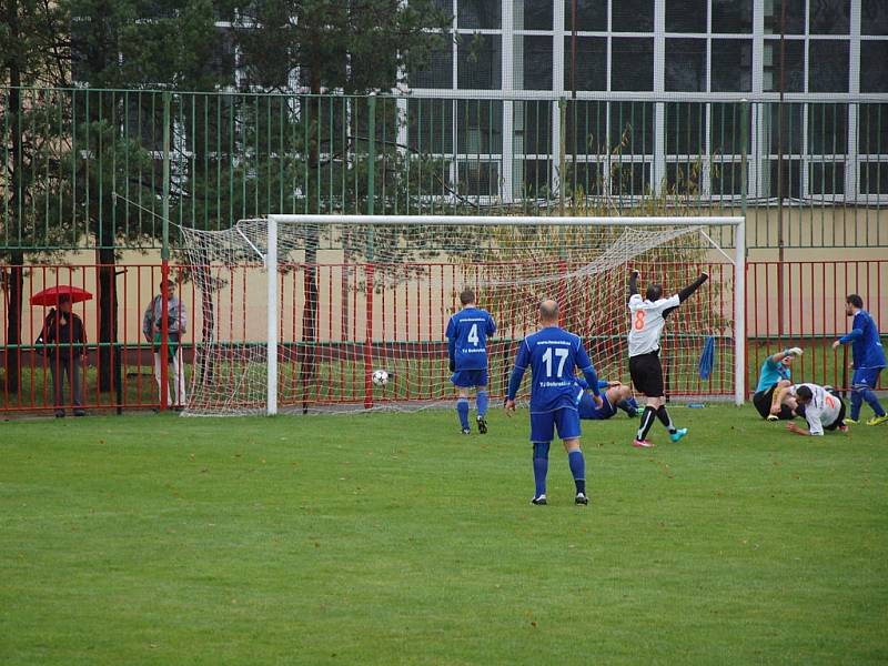 Závěr podzimu fotbalstům Dobratic nevyšel. Nováček I. A třídy prohrál na hřišti albrechtického Baníku 1:4. 