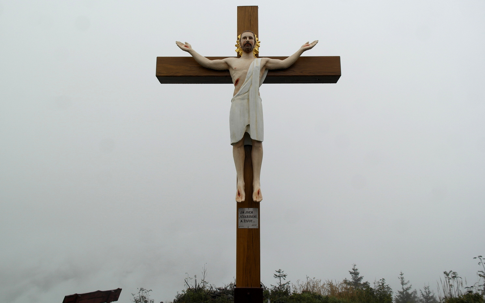 Co myslíte vy? Kříž s Ježíšem v Beskydech budí emoce, lidé chtějí  odstranění - Novojičínský deník