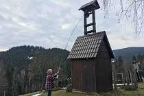 Tradiční zvonička Václava Pajurka, který pokračuje v tradici odbíjení poledne, klekání a umíráčku po mamince, 27. 2. 2023