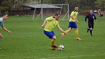 Fotbalisté Dobré (v modrých dresech) své těsné vedení nakonec neudrželi. Soupeř totiž srovnal v poslední minutě na 1:1.