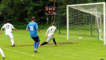 Lískovec si na domácím trávníku poradil díky dvěma gólům Mariána Kovaříka s Otrokovicemi 2:0.