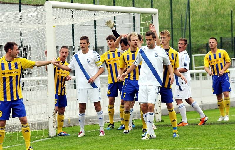 Třetiligoví fotbalisté Frýdku-Místku zdolali v domácím prostředí Uničov 2:0.