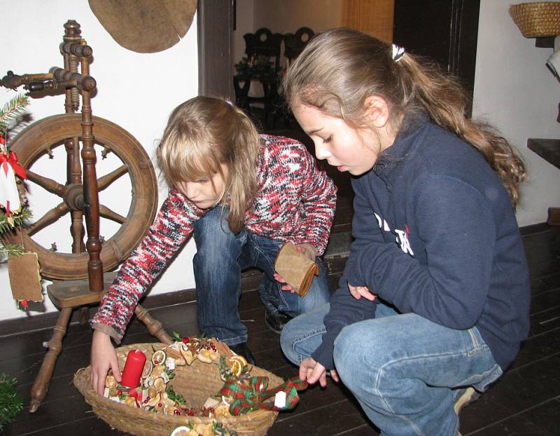 Vánoční výstavu v muzeu v Sedlištích ve středu navštívily děti ze základní školy Lískovec. 