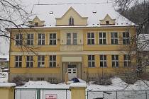 V objektu bývalé speciální základní školy v ulici Míru, který je přes dva roky bez využití, vznikne domov se zvláštním režimem pro osoby bez přístřeší. 
