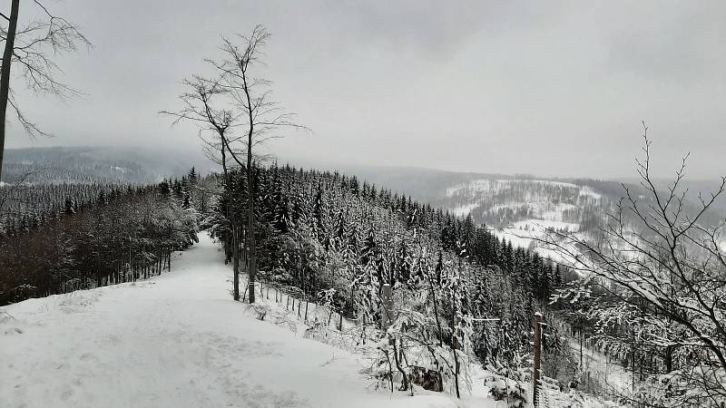 Snímky z výletu na Kamenitý, Horský hotel Kozubová a sjezdovka Armáda v Dolní Lomné.