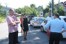 Na dvou místech v Bukovci by měly být instalována bezpečnostní kamery. Vytipované lokality si prohlédli starostové Bukovce a Hrčavy, policisté i náměstek moravskoslezského hejtmana.