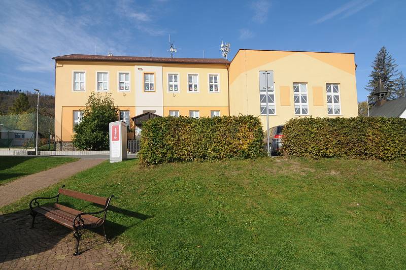 Základní škola v Pstruží.