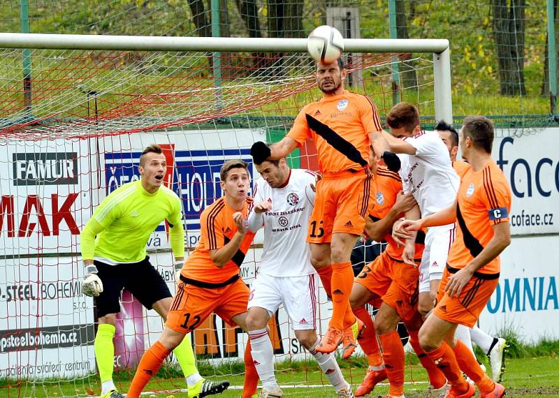 V derby se nakonec body dělily. Třinec v domácím prostředí hrál s Valcíři 1:1. 