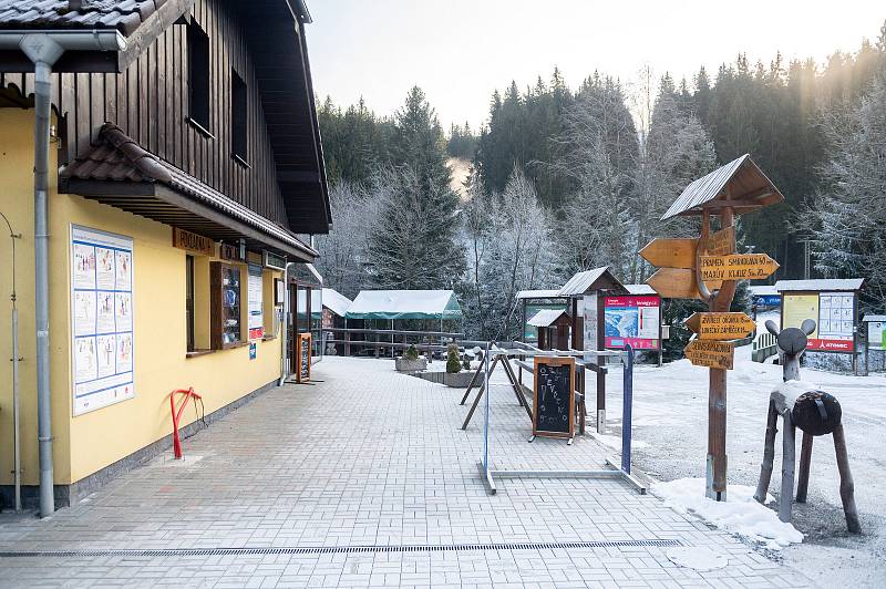 Ski areál Bílá a Hotel Bauer. 4. prosince 2021.