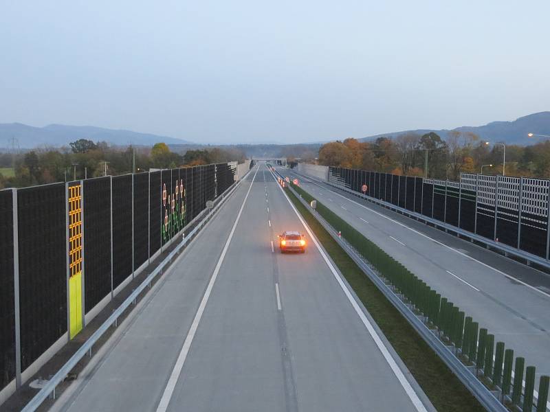 Plánované spuštění provozu na obchvatu Třince se v úterý v 18 hodin nezdařilo.