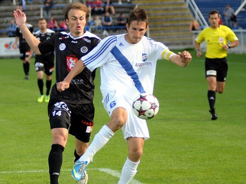 Valcíři si vyšlápli na lídra tabulky, když na domácím trávníku porazili hradecké Votroky 3:1. 