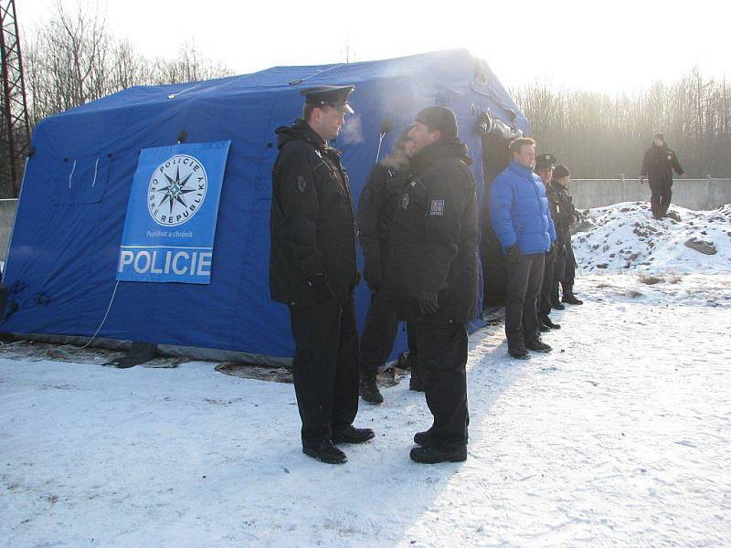 Policisté speciální pořádkové jednotky krajského ředitelství se ve středu 8. února v areálu bývalých kasáren Bahno ve Frýdku-Místku pochlubili novinkou – obrněným kolovým vozidlem OKV-P. 