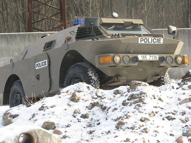 Policisté speciální pořádkové jednotky krajského ředitelství se ve středu 8. února v areálu bývalých kasáren Bahno ve Frýdku-Místku pochlubili novinkou – obrněným kolovým vozidlem OKV-P. 