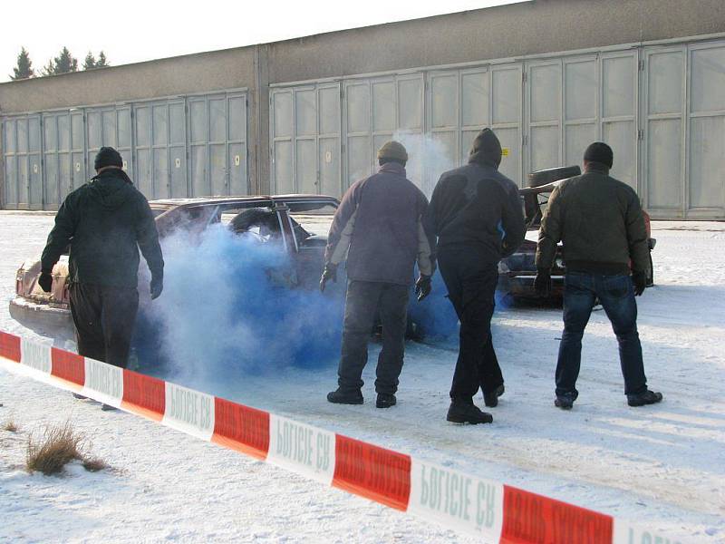 Policisté speciální pořádkové jednotky krajského ředitelství se ve středu 8. února v areálu bývalých kasáren Bahno ve Frýdku-Místku pochlubili novinkou – obrněným kolovým vozidlem OKV-P. 