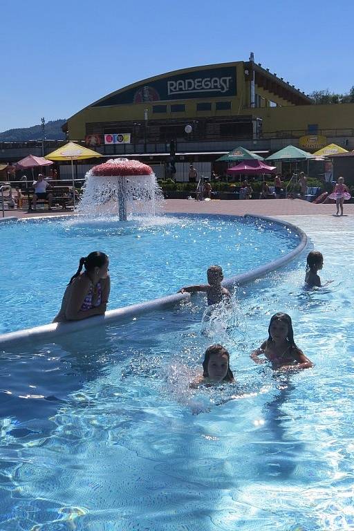 Aquapark Olešná ve Frýdku-Místku byl během víkendu v obležení milovníků koupání.