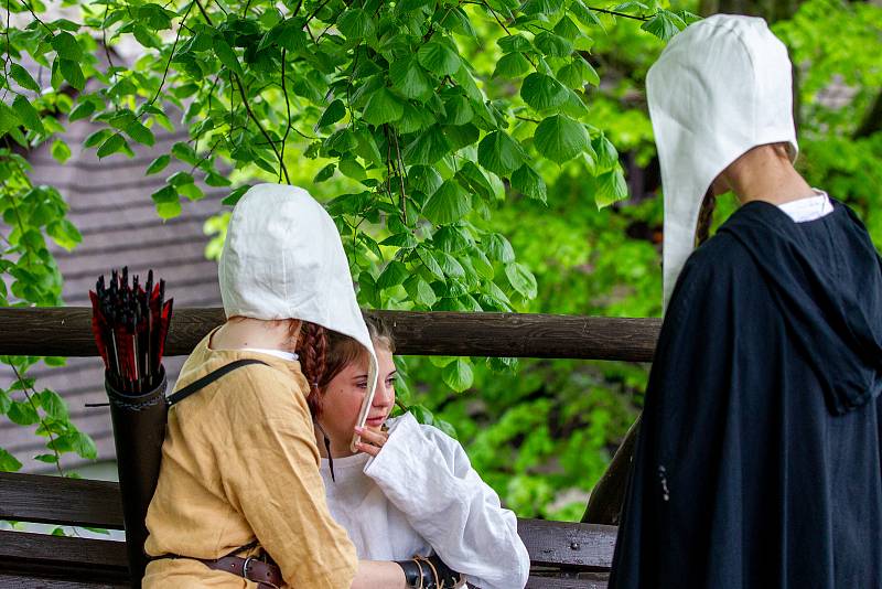 Hrad Hukvaldy a jeho okolí využili filmaři, kteří zde natáčeli historický film, 15. května 2021 Hukvaldy.