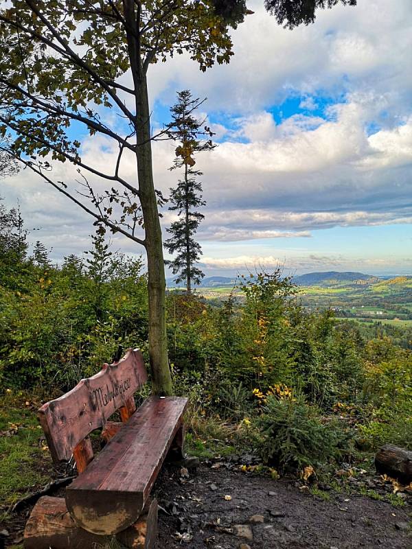 Strážci vrcholu Ondřejník - Ondra a Hanička - oslavili první rok ve výšce 964 m n. m.