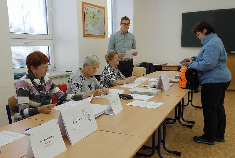 Volby v obchodní akademii v Místku, 24.9.2022.