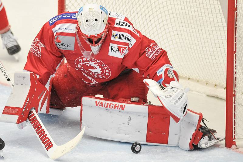 Utkání 2. kola hokejové extraligy: HC Oceláři Třinec - HC Plzeň (10. září 2017), Šimon Hrubec z Třince.