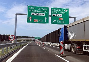 Napojení dálnice D48 na silnici I/11 mezi Třanovicemi a Nebory, 18. 8. 2023.
