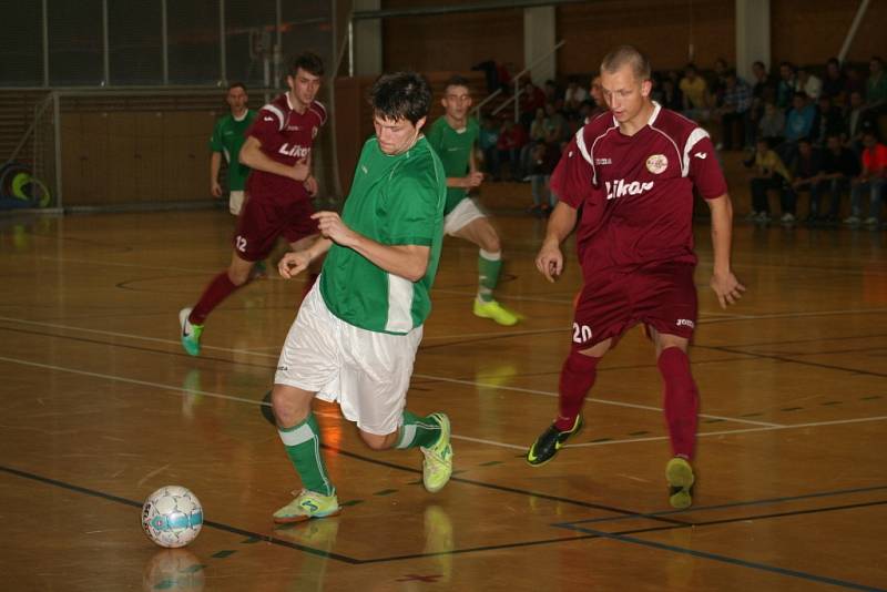Futsalisté Třince (rudé dresy) na palubovce nováčka vyhráli rozdílem dvou branek. 