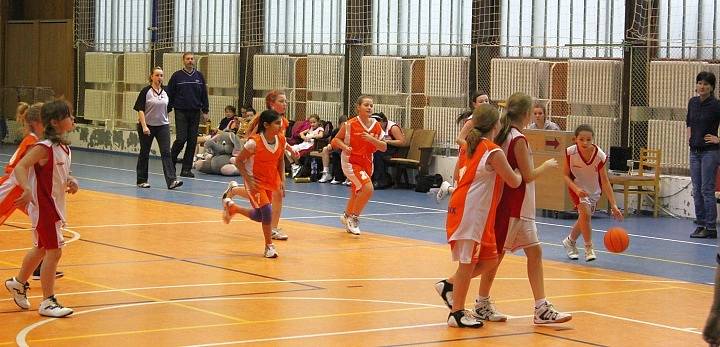 Utkání nejmladších minižákyň U11 mezi BK Frýdek-Místek a Basket Ostrava ze dne 2. února 2012.