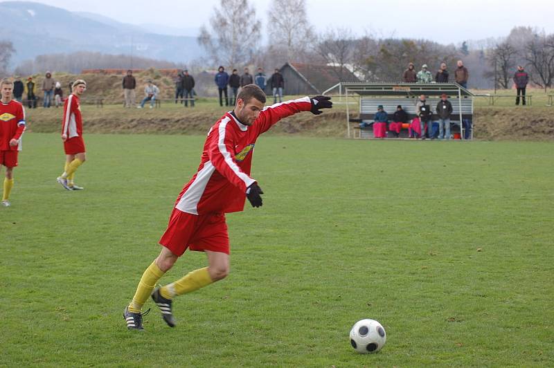 Derby mezi domácími Janovicemi a Frýdlantem přineslo sedm branek. Z výhry se ale nakonec radovali hosté z Frýdlantu (3:4). 