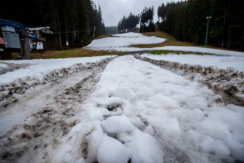 Lyžařské areály v Beskydech, 27. listopadu 2022, Bílá. Areál Ski Bílá.