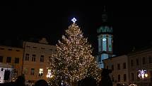 Ve Frýdku-Místku se v pátek slavnostně rozzářil vánoční strom i výzdoba po celém městě.