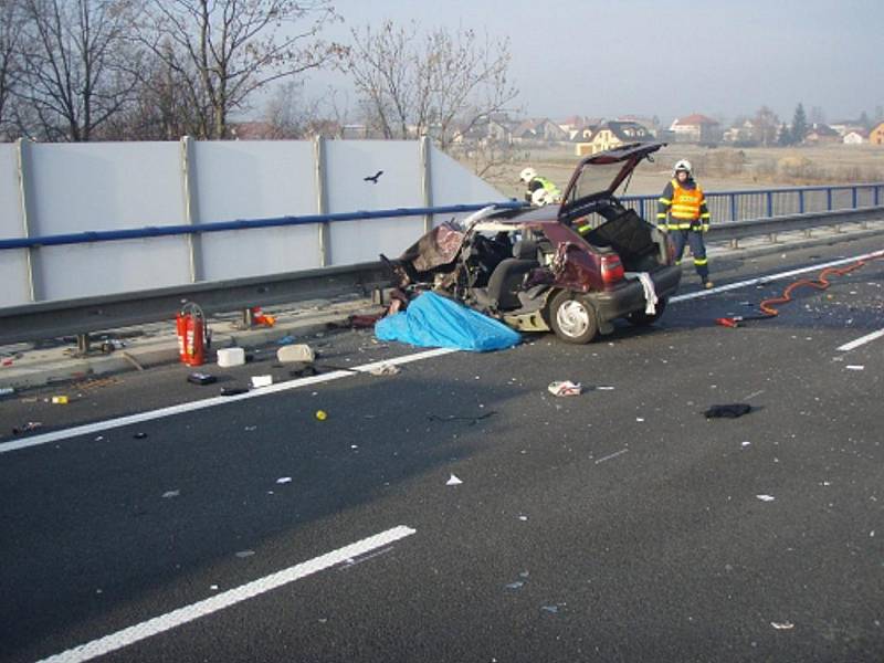 Tragická nehoda kamionu a osobního automobilu v Mostech u Jablunkova