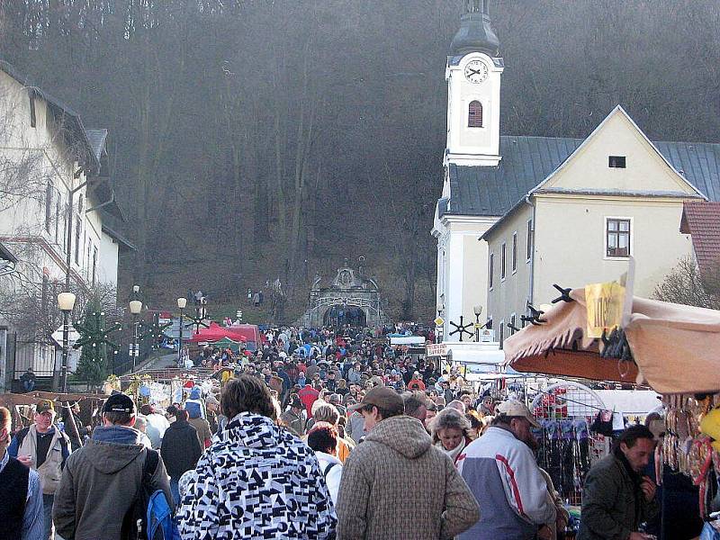 Hrad Hukvaldy a podhradí byly v neděli 29. listopadu místem tradiční Ondřejské pouti.